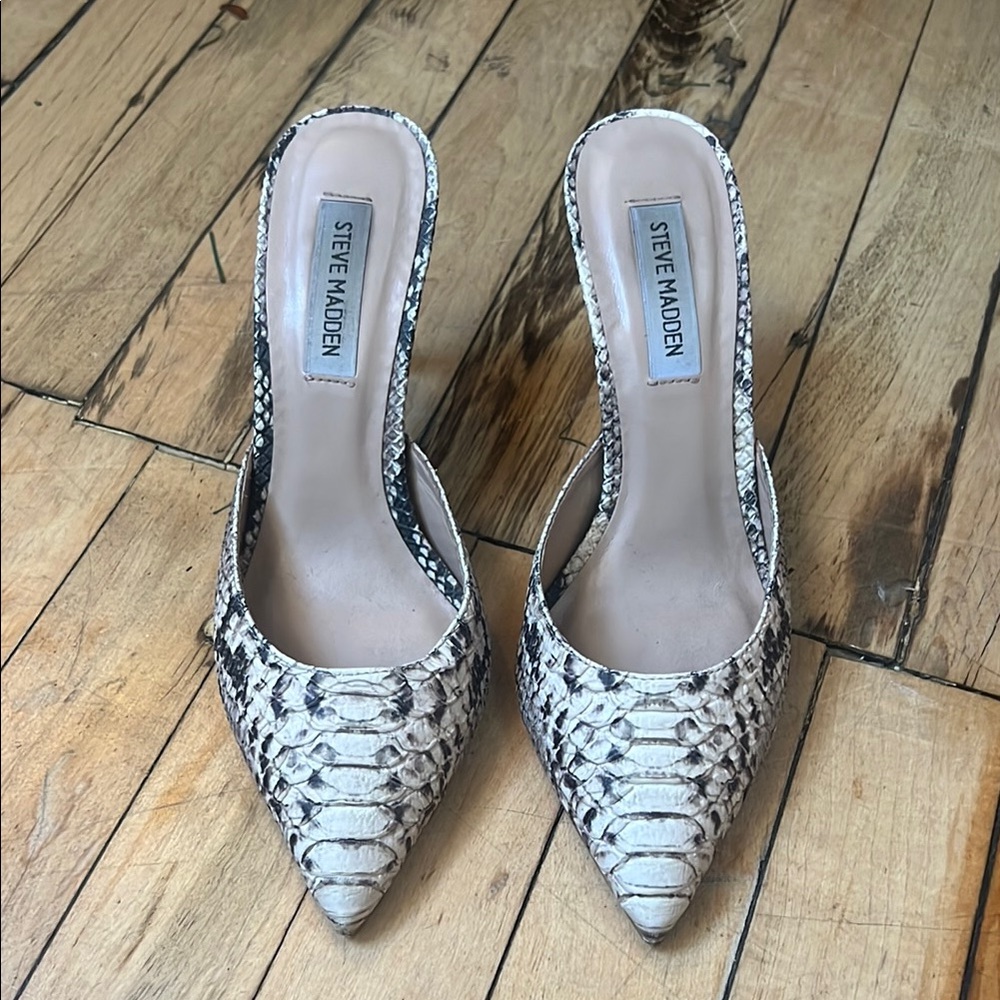 Steve Madden Silver Heels with Intricate Scale Pattern and Pointed Toe